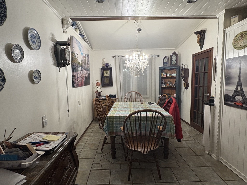 Dining room before renovation